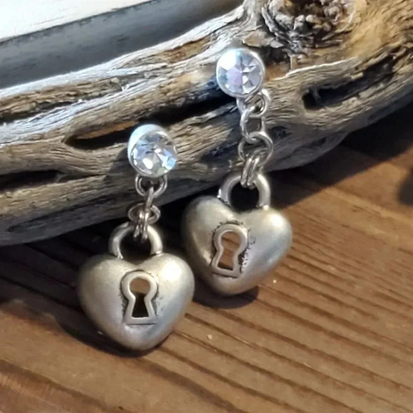 Skeleton Keyhole Dimensional Heart Antique Silver Plated Dangle Earrings - Picture 5 of 7